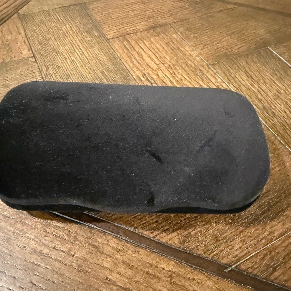 Authentic Gucci 1016SK Sunglasses - Picture 7 of 7